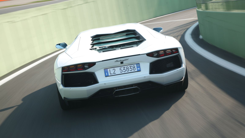 Illustration for article titled Lamborghini Aventador LP-700 at Vallelunga